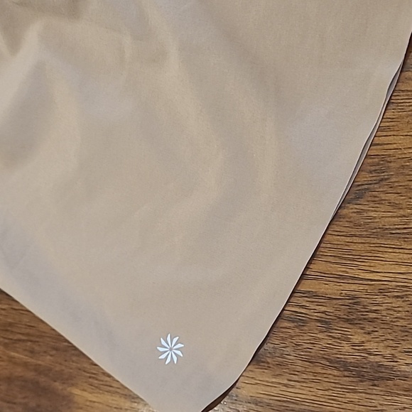 Athleta Crossroads Shorts Size Small. - Picture 7 of 7